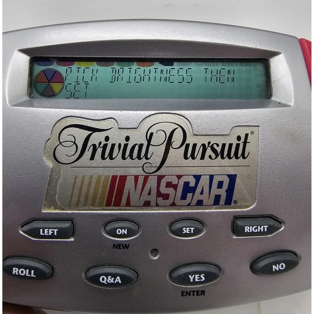 Vintage Trivial Pursuit Electronic Hand-Held Game The Best of Genus 1997 - Works